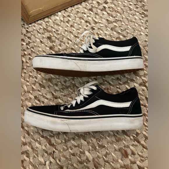 Old Skool Black & White Vans Lace-Up Sneakers/Shoes - Picture 10 of 14